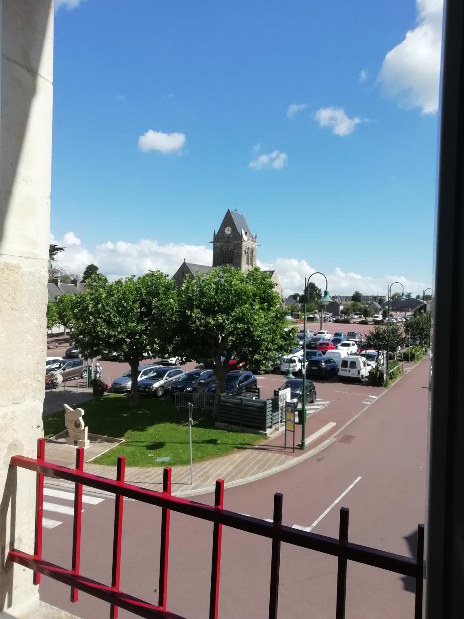 Gite Le Jour J Sainte-Mere-Eglise Luaran gambar